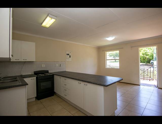 2 BEDROOM APARTMENT TO LET IN WELTEVREDEN PARK